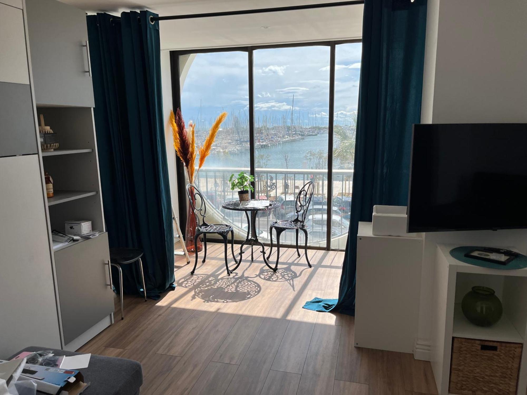Apartment Sur Le Port B