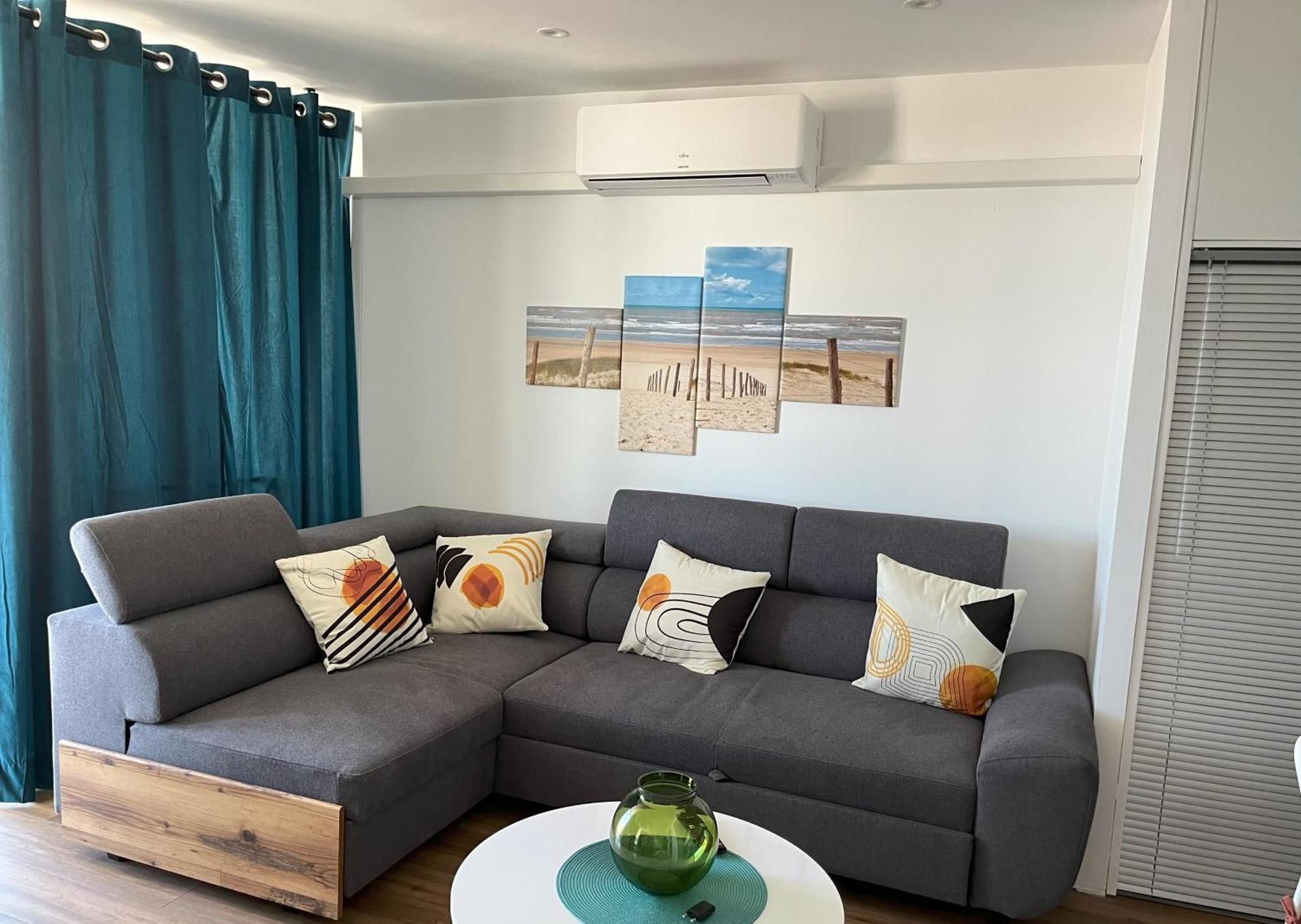 Sur Le Port B Apartment *