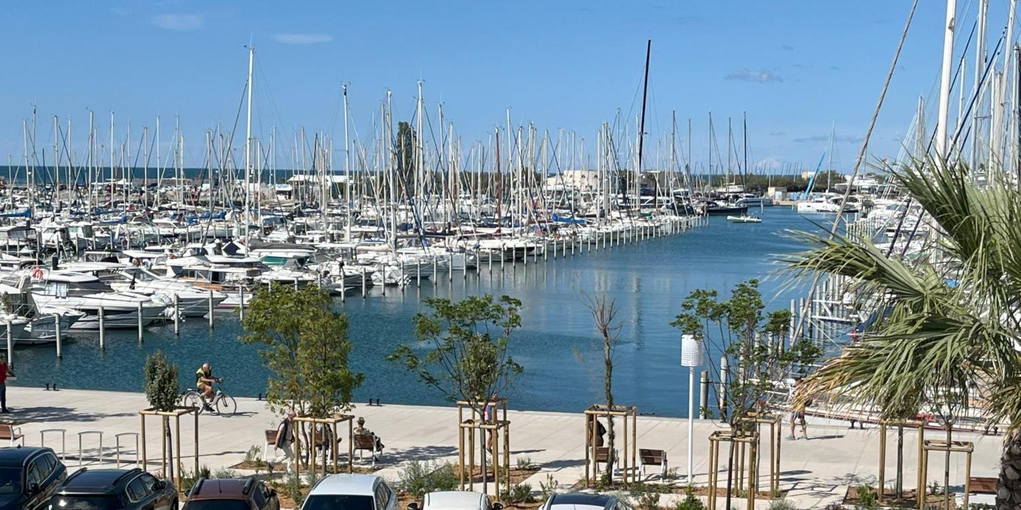 Sur Le Port B * La Grande-Motte